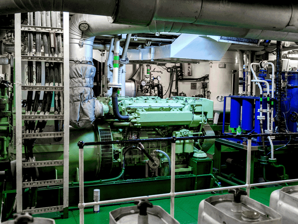 A cooling-lubrication system in a bulk carrier